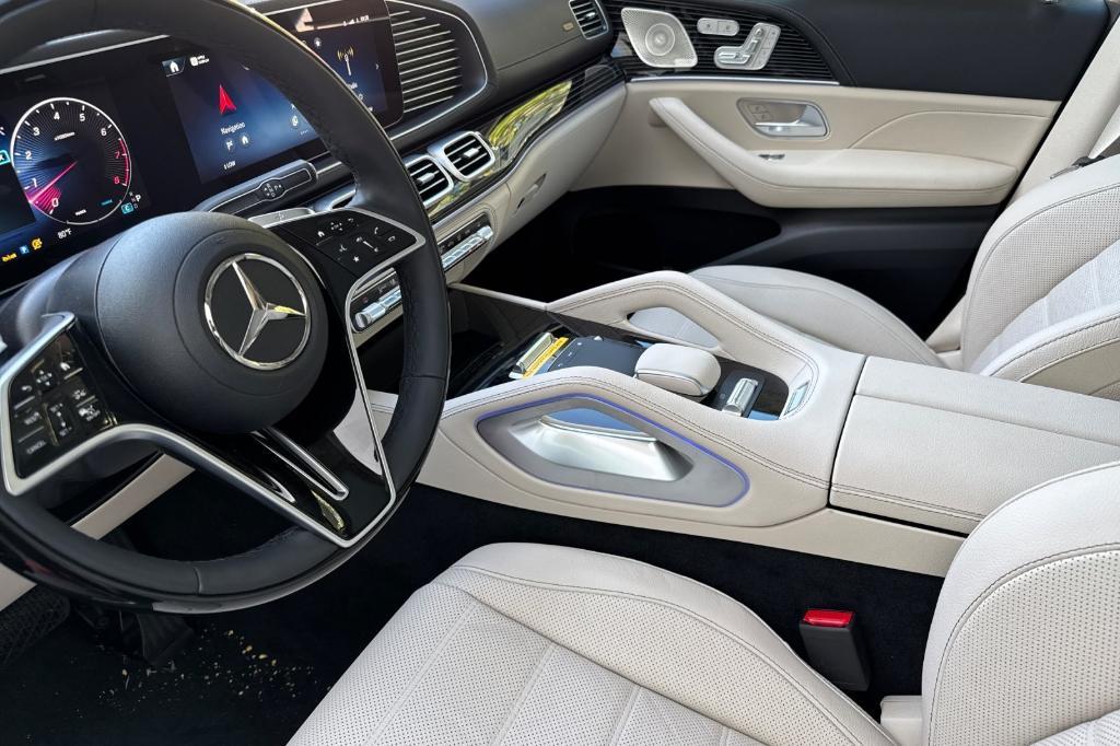 new 2025 Mercedes-Benz GLE 580 car, priced at $113,295