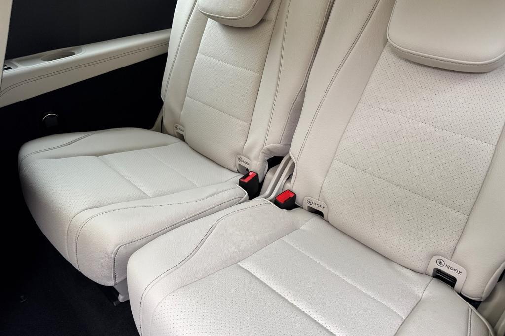 new 2026 Mercedes-Benz GLS 450 car, priced at $96,250