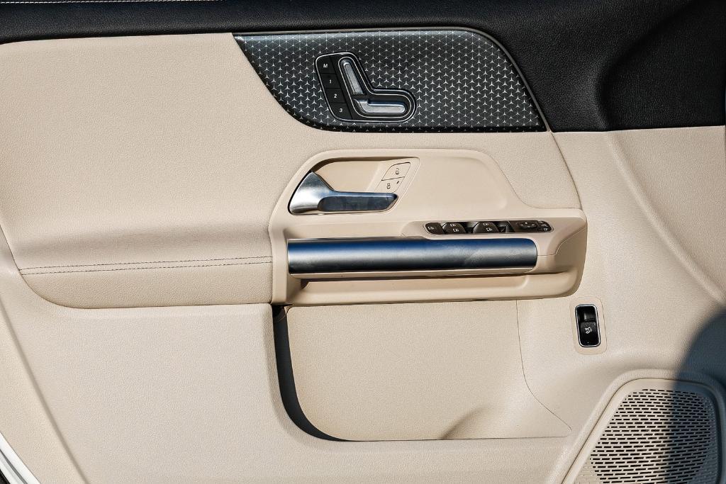 used 2025 Mercedes-Benz GLA 250 car, priced at $36,490