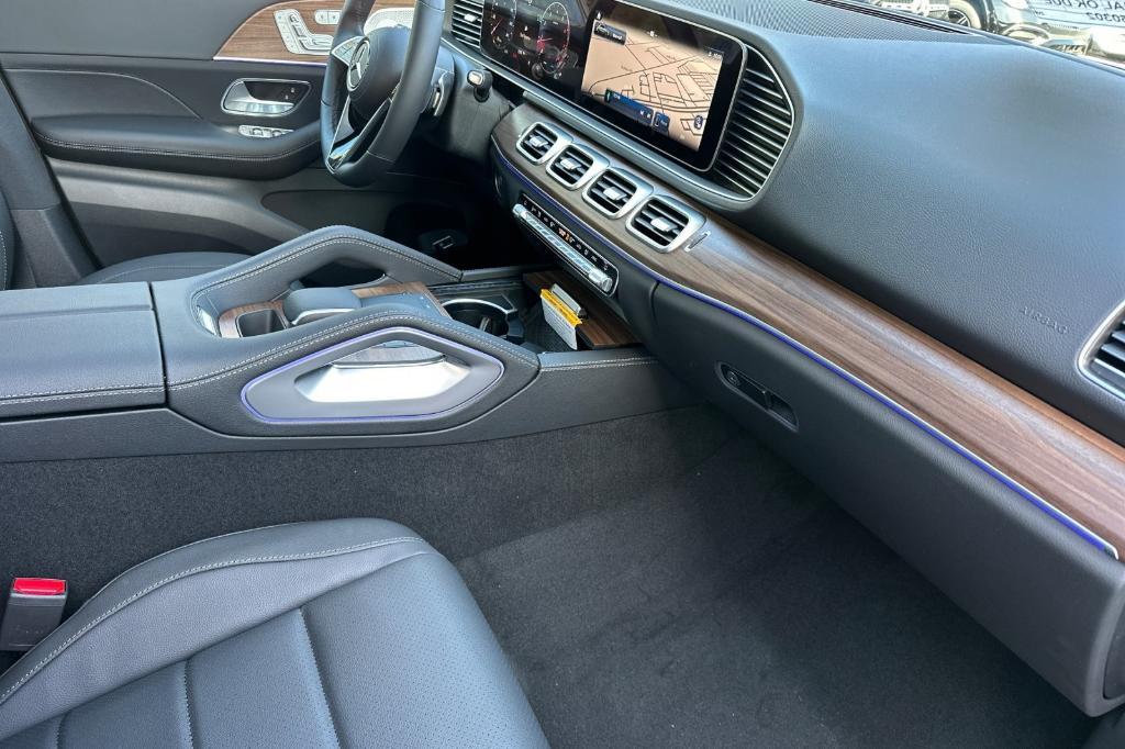 new 2025 Mercedes-Benz GLE 450 car, priced at $81,245