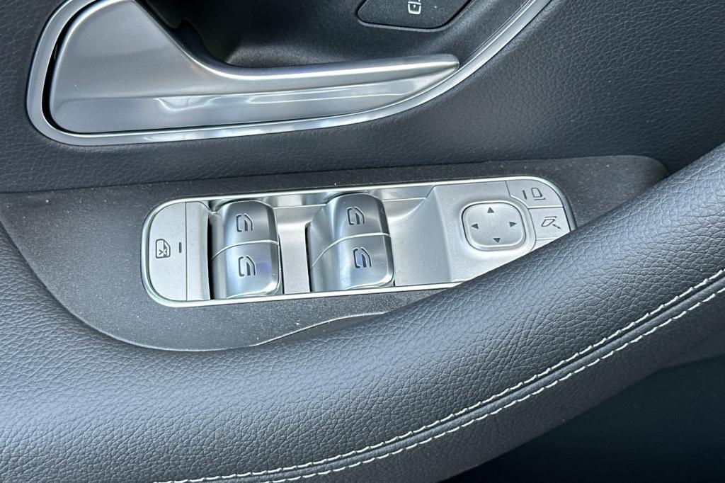 new 2025 Mercedes-Benz GLE 450 car, priced at $81,245