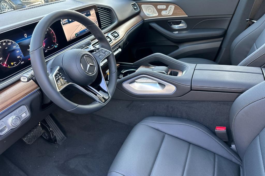 new 2025 Mercedes-Benz GLE 450 car, priced at $81,245