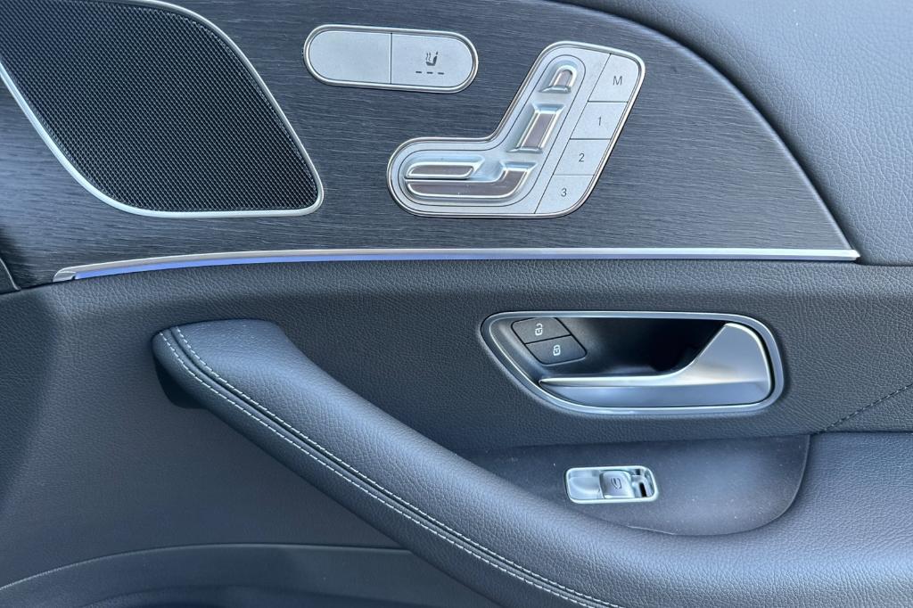 new 2026 Mercedes-Benz GLE 450 car, priced at $75,685