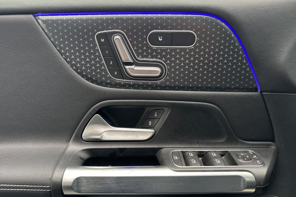 new 2025 Mercedes-Benz GLB 250 car, priced at $49,870