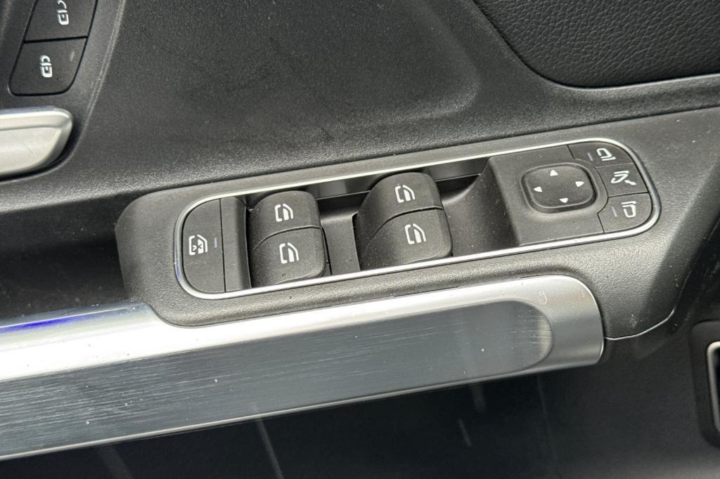 new 2025 Mercedes-Benz GLB 250 car, priced at $49,870