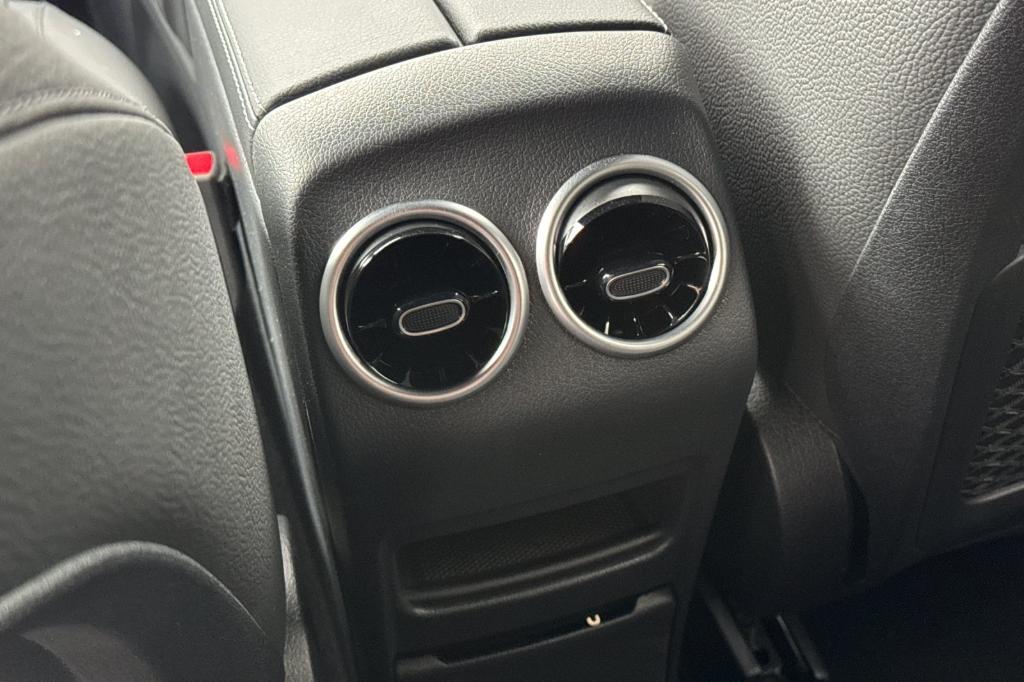 new 2025 Mercedes-Benz GLB 250 car, priced at $49,870