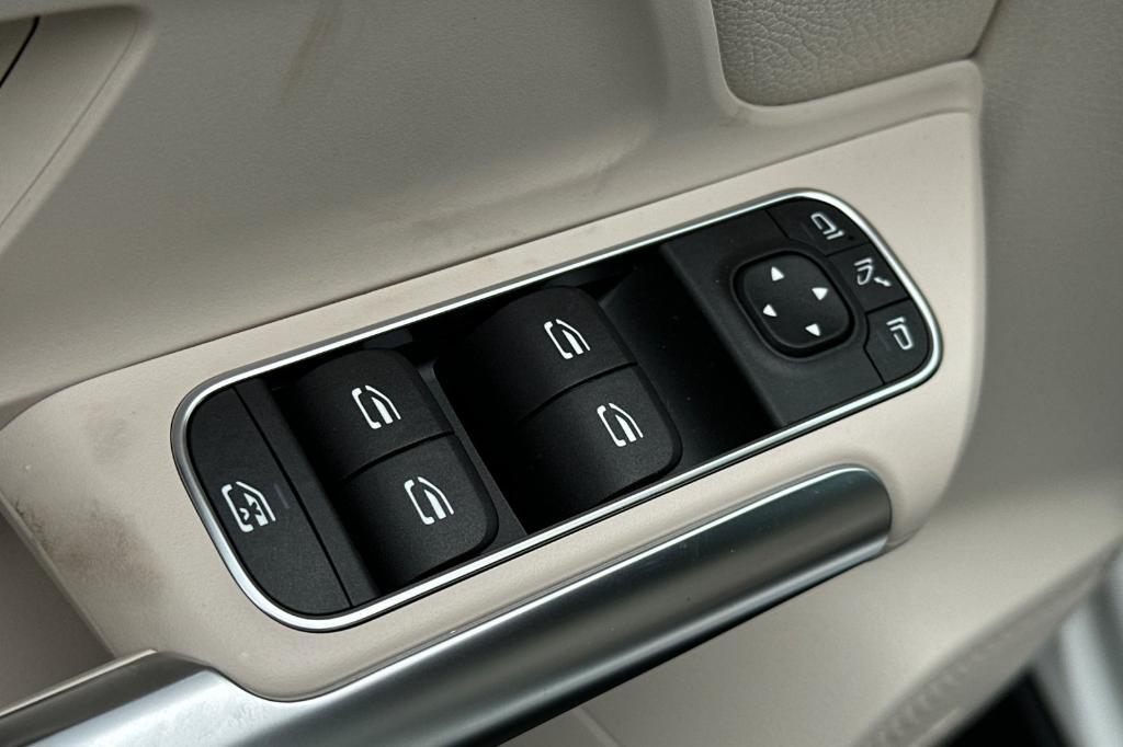 new 2025 Mercedes-Benz GLA 250 car, priced at $46,195