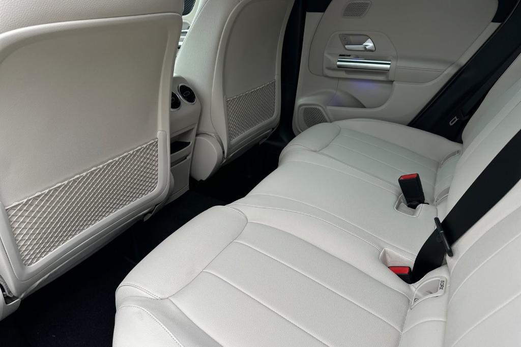 new 2025 Mercedes-Benz GLA 250 car, priced at $46,195