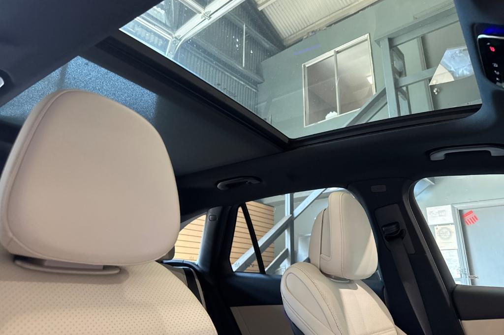 new 2025 Mercedes-Benz GLC 300 car, priced at $54,550