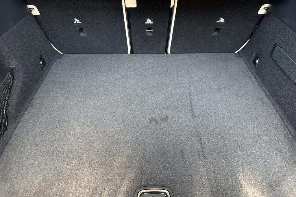 new 2025 Mercedes-Benz GLC 300 car, priced at $54,550