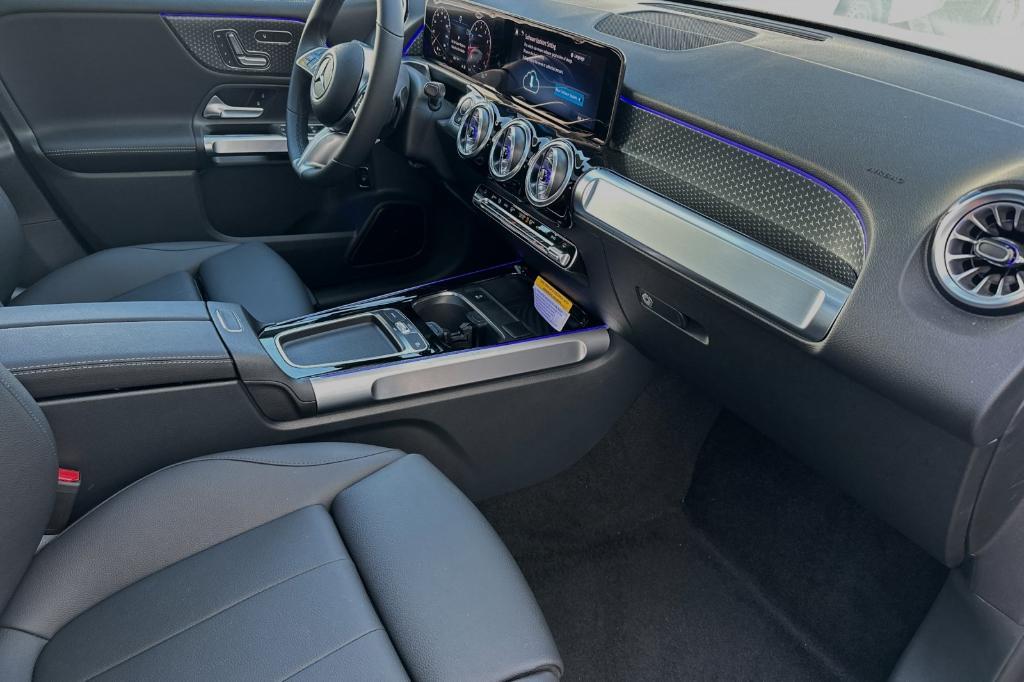 new 2024 Mercedes-Benz GLB 250 car, priced at $49,320