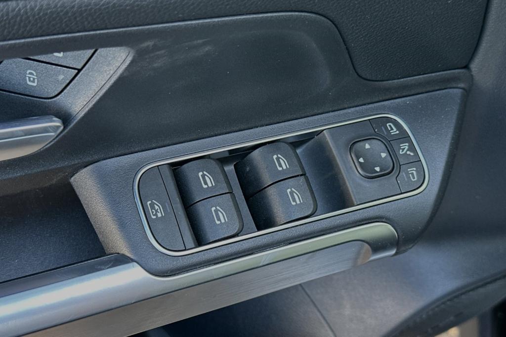 new 2024 Mercedes-Benz GLB 250 car, priced at $49,320