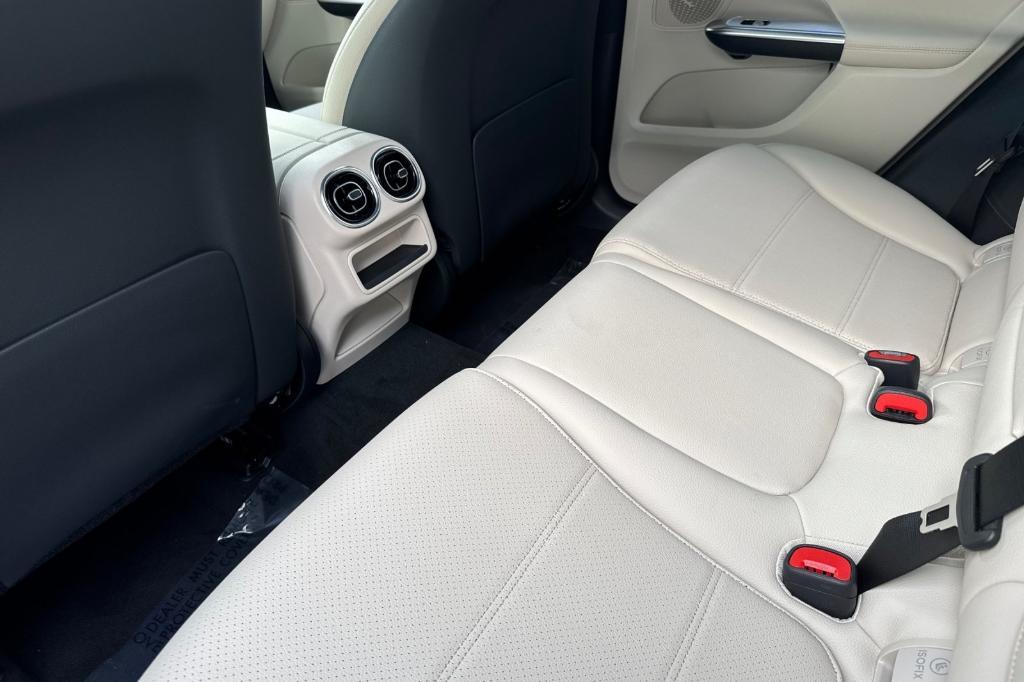 new 2025 Mercedes-Benz GLC 300 car, priced at $52,975