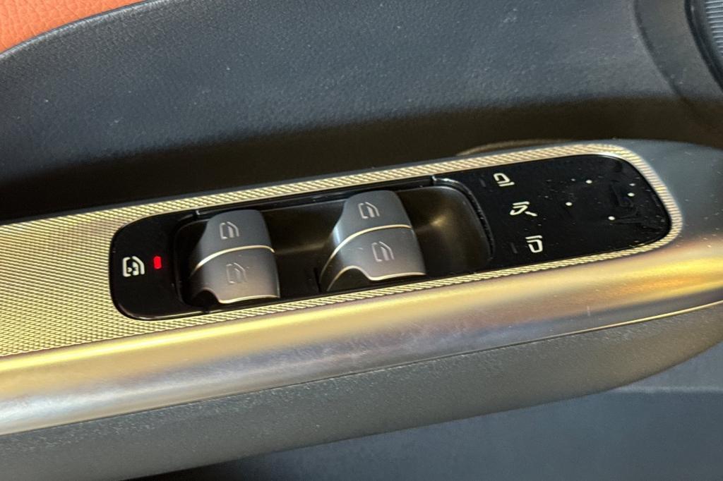 new 2025 Mercedes-Benz GLC 300 car, priced at $56,155