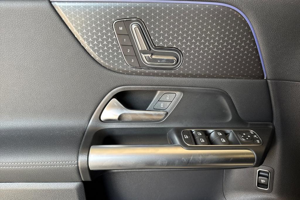 new 2025 Mercedes-Benz GLA 250 car, priced at $46,205