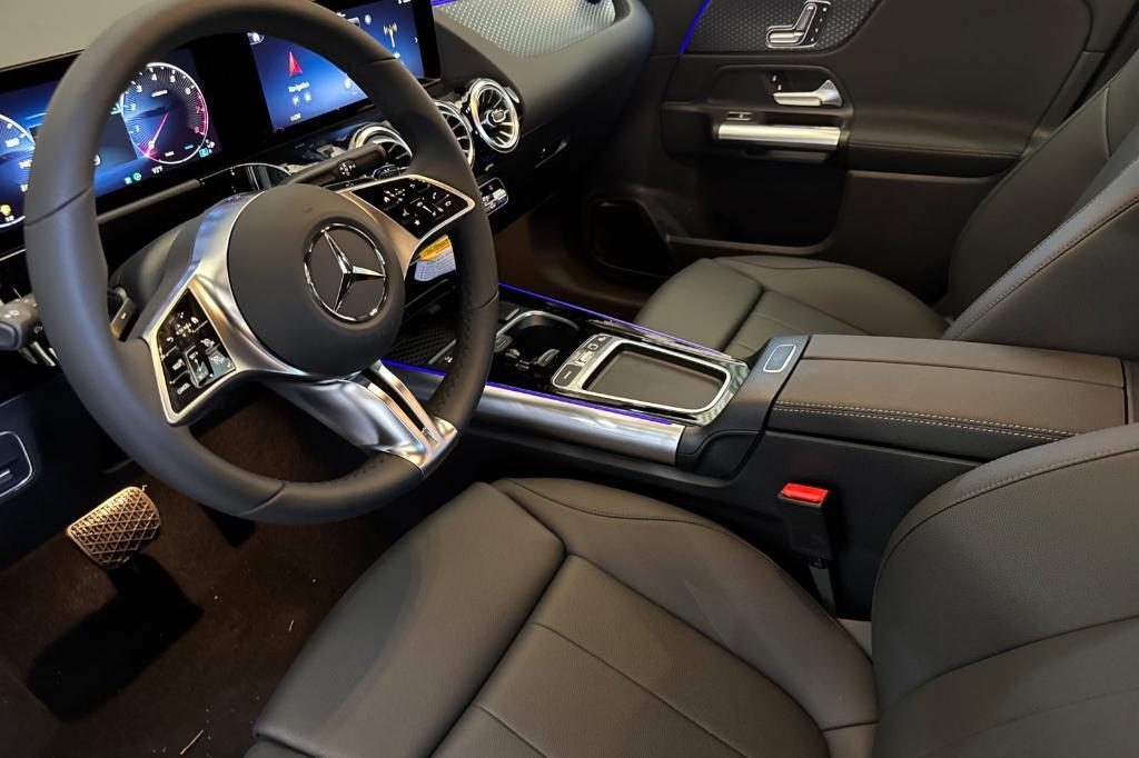 new 2025 Mercedes-Benz GLA 250 car, priced at $45,845