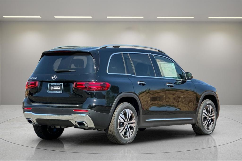 new 2024 Mercedes-Benz GLB 250 car, priced at $51,215