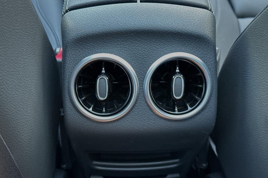 new 2024 Mercedes-Benz GLB 250 car, priced at $51,215