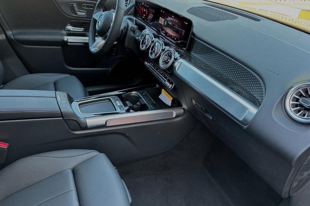 new 2024 Mercedes-Benz GLB 250 car, priced at $51,215