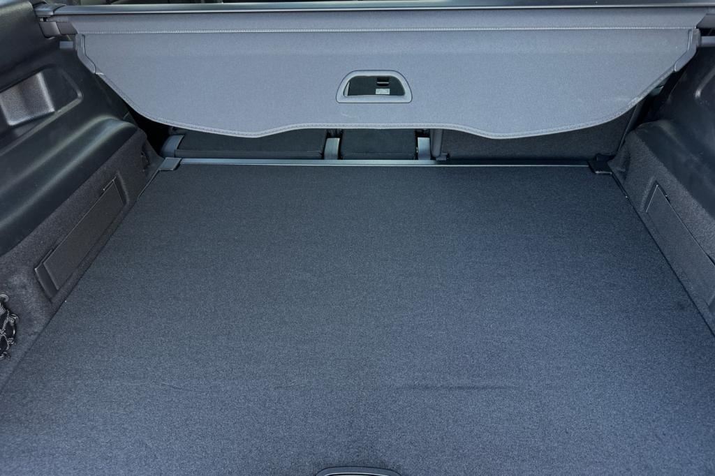 new 2024 Mercedes-Benz GLB 250 car, priced at $51,215