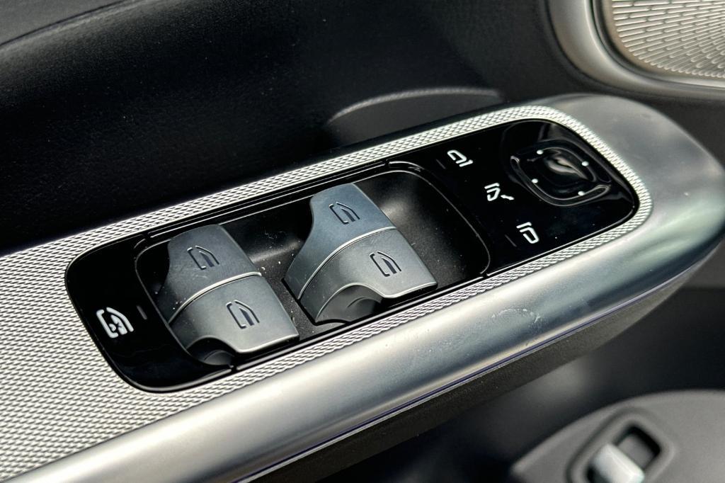 new 2025 Mercedes-Benz GLC 300 car, priced at $60,585