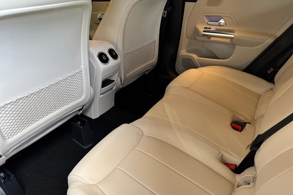 new 2025 Mercedes-Benz GLA 250 car, priced at $46,195