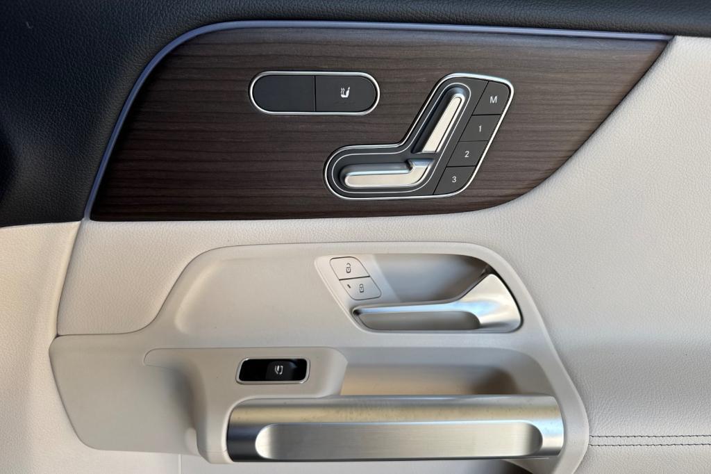 new 2026 Mercedes-Benz GLB 250 car, priced at $49,990