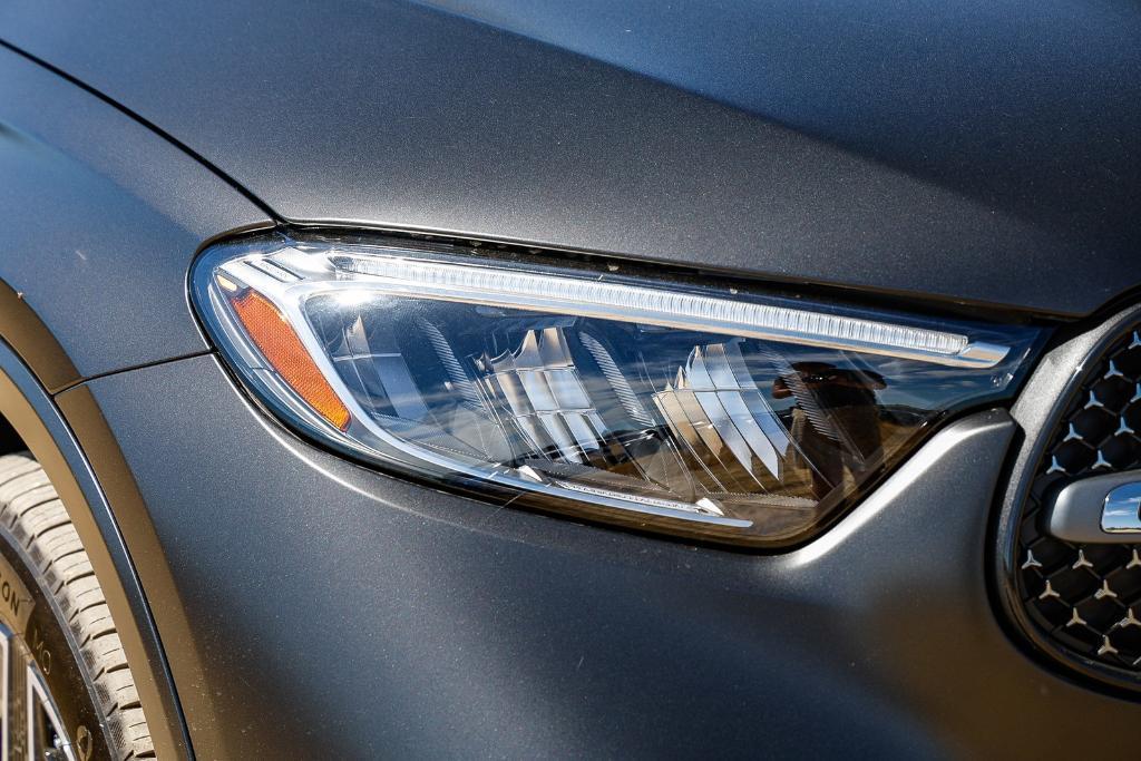 new 2025 Mercedes-Benz GLC 300 car, priced at $70,605