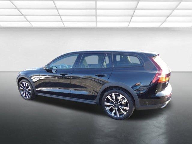 used 2021 Volvo V60 Cross Country car, priced at $29,950