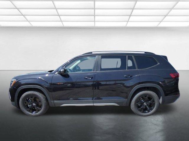 new 2025 Volkswagen Atlas car, priced at $49,076