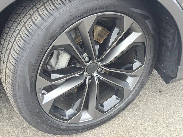 new 2026 Audi Q7 car, priced at $78,295