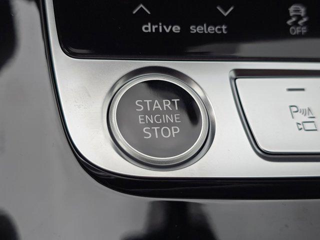 new 2025 Audi Q7 car, priced at $77,580