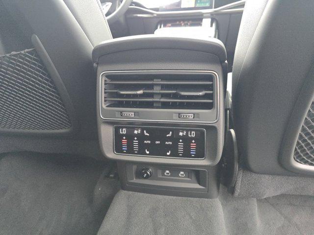 new 2025 Audi Q7 car, priced at $77,580
