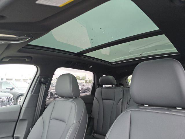 new 2025 Audi Q7 car, priced at $77,580