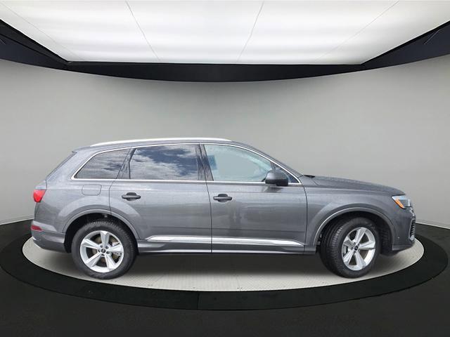 new 2025 Audi Q7 car, priced at $67,428