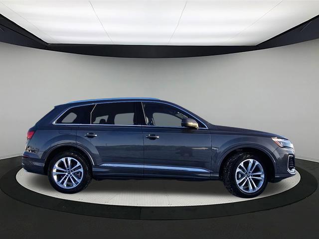 new 2025 Audi Q7 car, priced at $70,590