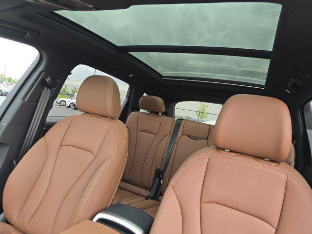 new 2025 Audi Q7 car, priced at $67,433