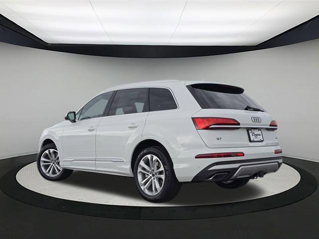 new 2025 Audi Q7 car, priced at $67,433