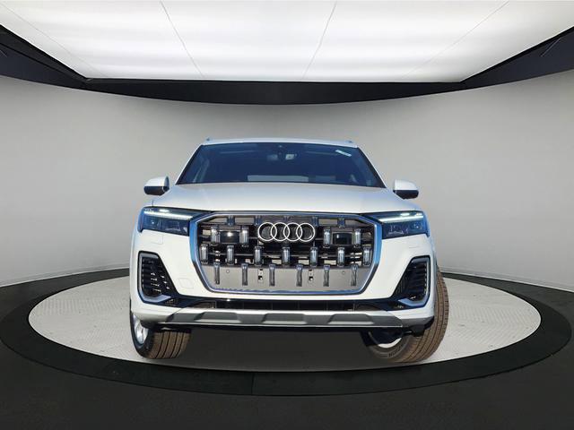 new 2025 Audi Q7 car, priced at $71,526