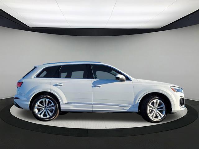 new 2025 Audi Q7 car, priced at $71,526