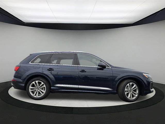 new 2025 Audi Q7 car, priced at $77,095