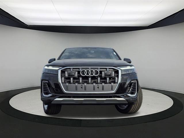 new 2025 Audi Q7 car, priced at $67,736