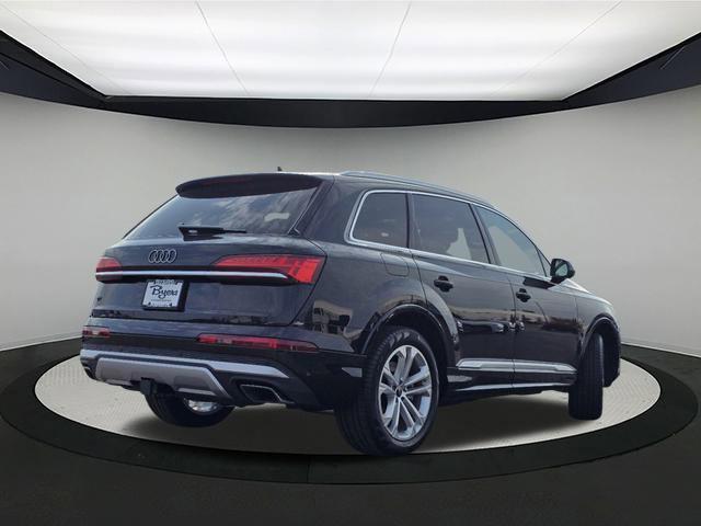 new 2025 Audi Q7 car, priced at $67,736