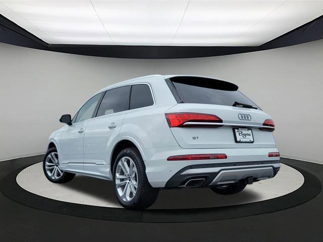 new 2025 Audi Q7 car, priced at $67,736