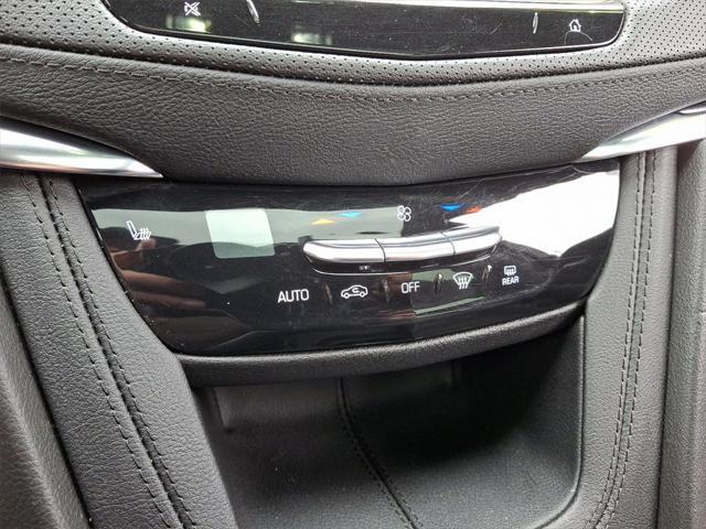used 2022 Cadillac XT5 car, priced at $30,875