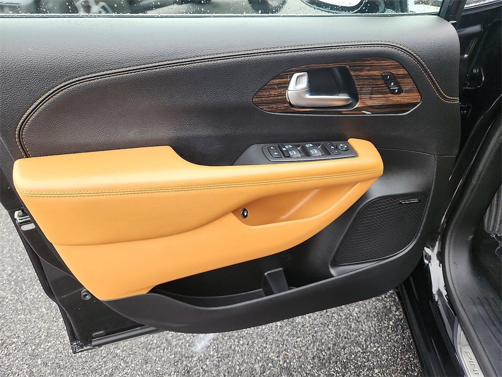 used 2023 Chrysler Pacifica car, priced at $34,900