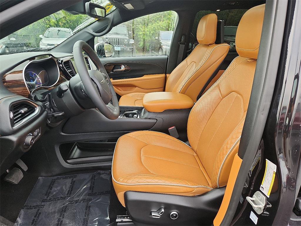 used 2023 Chrysler Pacifica car, priced at $34,900