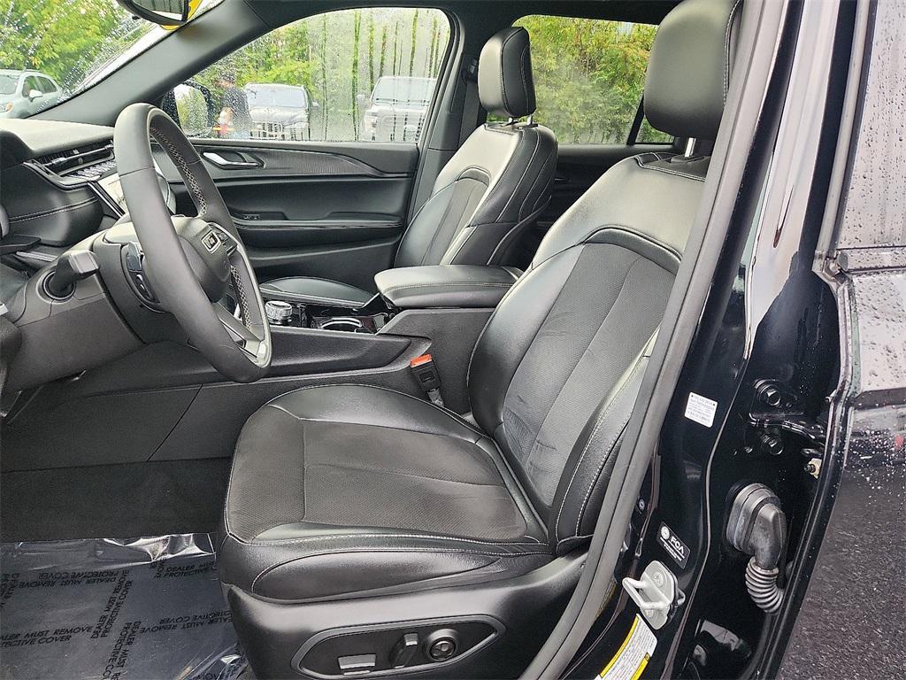 used 2023 Jeep Grand Cherokee car, priced at $30,075