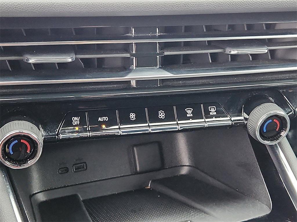 used 2025 Chevrolet Traverse car, priced at $35,573