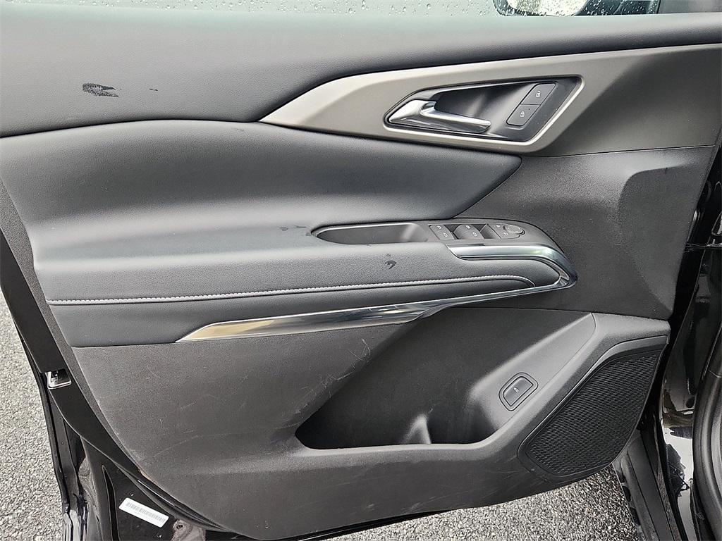 used 2025 Chevrolet Traverse car, priced at $35,573